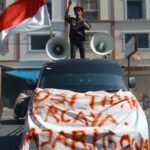 Koalisi LSM , masyarakat dan mahasiswa anti korupsi, menyeruduk kejaksaan negeri Kabupaten Gowa.