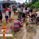 Warga Kelurahan Kalawa Kompak Kerja Bhakti Memperbaiki Jalan Yang Rusak