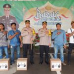Polres Gowa Menyerahkan Parcel Lebaran Kepada Awak Media Dihalaman Polres Gowa