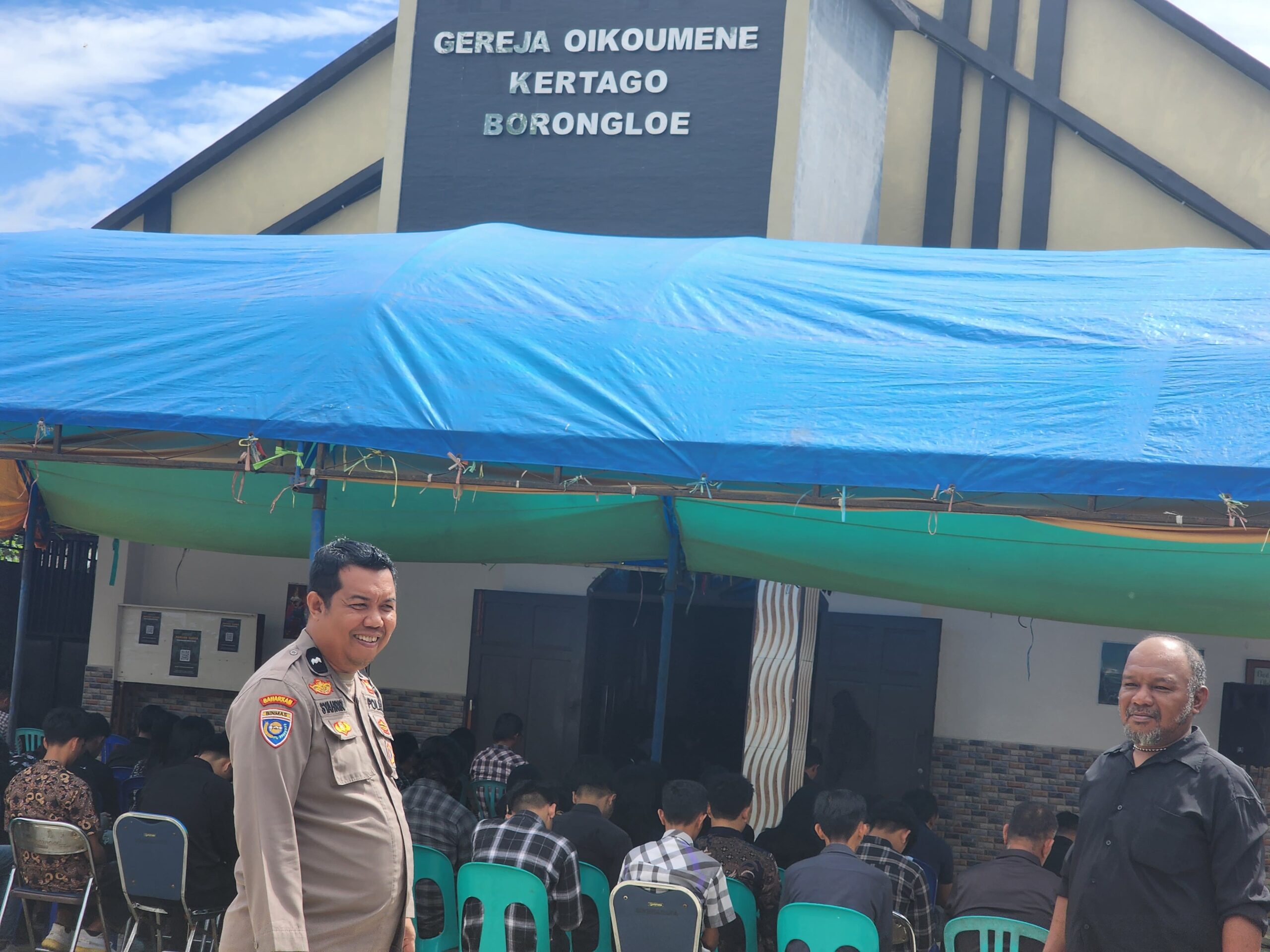 Berikan Rasa Aman, Bhabinkamtibmas Polsek Bontomarannu Lakukan Pengamanan Ibadah Jumat Agung di Gereja 