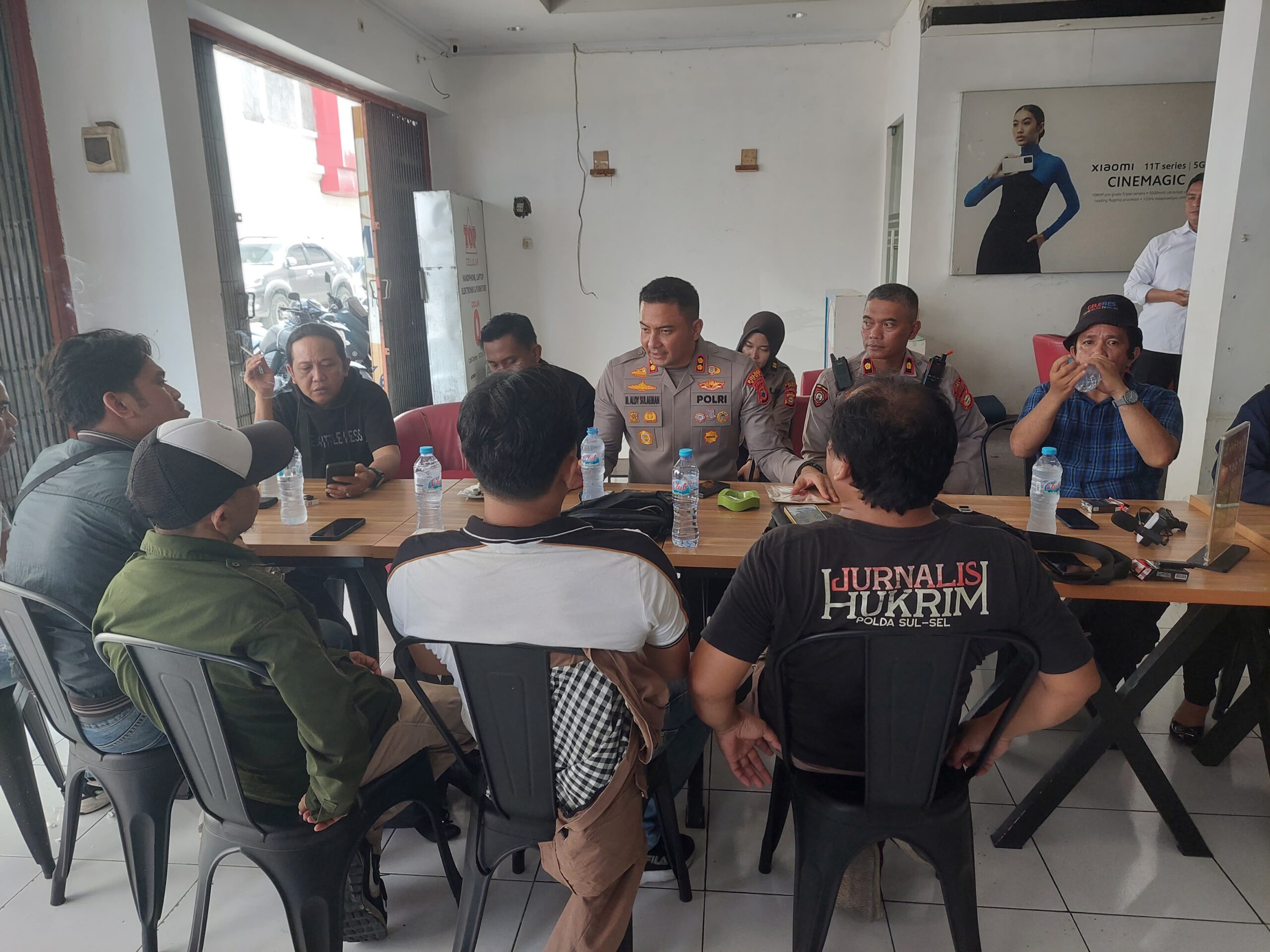 Spontan, Kapolres Gowa Temui Rekan Media yang Sedang Ngopi dan Ikut Bergabung