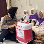 Polwan Polres Gowa Tampil Humanis Amankan Keberangkatan Kloter 5 dan 6 Jemaah Haji Asal Gowa
