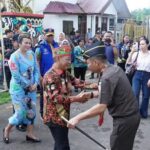 Bupati Heriyus Sambut Kedatangan Kajari Baru di Bandara Dirung Lingkin