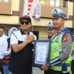 Polresta Gowa Berikan Penghargaan Kepada Tiga Penggerak Keselamatan Lalu Lintas Pada HUT Lalu Lintas BHAYANGKARA KE-71