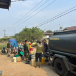 Di Tengah Kekeringan, Yonif TP 806/SI Bawa Harapan dan Air Bersih Untuk Warga Kampung Walal